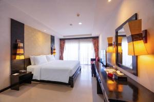 Horizon Karon Beach Resort & Spa