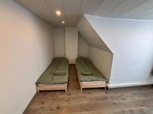 Cozy downtown apartment 2 twin or 1 double bed