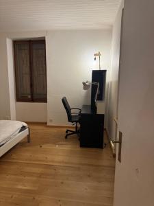 Private rooms for rent in villa, next to Planet Charmilles