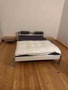 Private rooms for rent in villa, next to Planet Charmilles