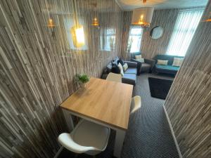 Holywell Apartment - Luxury One Bedroom Apartment
