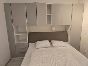 Bright and Cozy Sea and Harbour View Stay - 4p