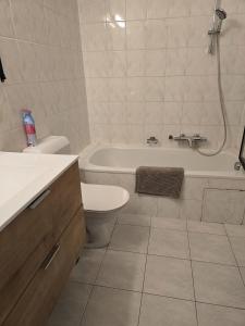 Bright and Cozy Sea and Harbour View Stay - 4p