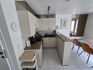 Bright and Cozy Sea and Harbour View Stay - 4p