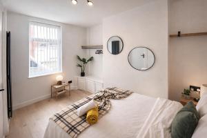 Liverpool 3Bed 2Bath House - Sleeps 6 - Patio & Free Parking