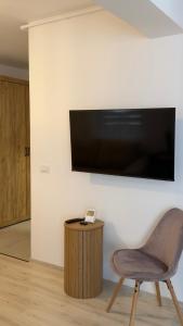 Mountain Stay Aparthotel Brasov with Private Parking