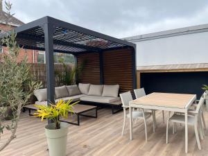 La Parenthèse Dunkerquoise - Appt luxe, balnéo, jardin et garages avec chargeur vh électrique