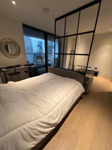 Luxury Canary Wharf Studio