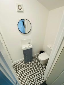 #106 Stylish 4Bedroom Retreat Walk to Rugby Centre - Sleeps 8 - Perfect for Contractors and Families - Free Street Parking