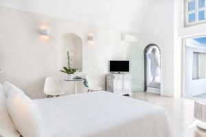 On The Rocks - Small Luxury Hotels of the World Santorini Greece