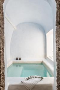 On The Rocks - Small Luxury Hotels of the World Santorini Greece