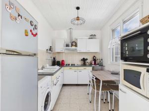 Appartement lumineux avec terrasse, proche plage et commerces - FR-1-423-332
