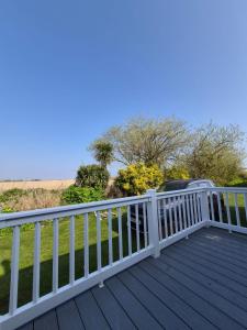 10 Berth Caravan With Side Decking At Broadland Sands Ref 20223Bs