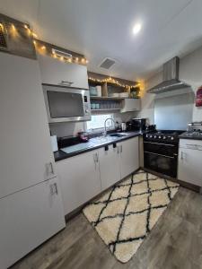 10 Berth Caravan With Side Decking At Broadland Sands Ref 20223Bs