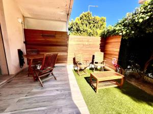 Sanary centre charmant studio 28m2 avec jardin parking privé