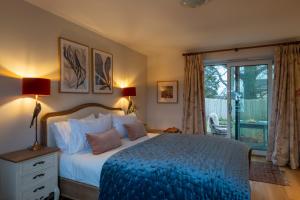Beautiful, Spacious ensuite room with parking
