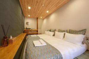 Tsutenkaku 1 min, JR, subway 2 min, single-family house, station close, Namba Shinsaibashi Kansai Airport Umeda, USJ direct