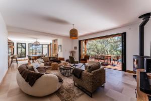 Villa Saint Brice, frontline
