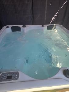 Spa Ibiza Dosrius - Bungalow con Jacuzzi y Piscina privada
