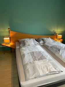 Gästezimmer mit eigenem Bad und Balkon im Herzen von Langen - nahe FFM