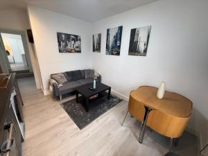 Sleek 1BR Flat Perfect Getaway For Contractos Or Couples