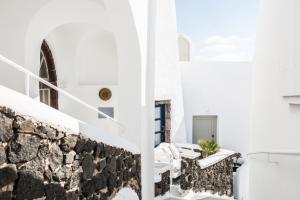 On The Rocks - Small Luxury Hotels of the World Santorini Greece