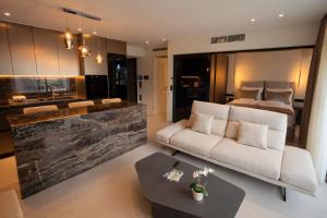 Domain Athens Nira