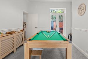 #113 Anfield 3 Bed beautiful home - Sleeps 7 - Perfect for Contractors and Families - Free Street Parking