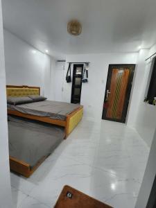 EL JAES Guesthouse 3 bdrms 10-15pax