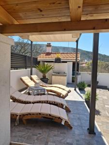 Vacation house Luce with private pool near Trogir