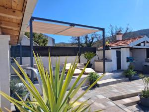 Vacation house Luce with private pool near Trogir