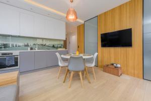 Forest Love - Aquarius