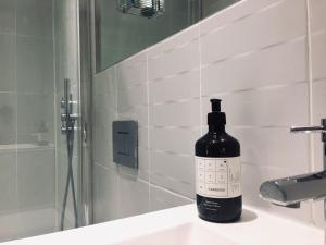 Central London Charming Camden Split Level Home