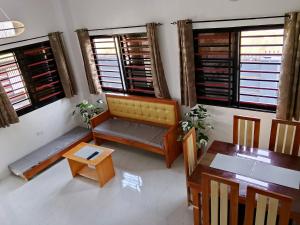 EL JAES Guesthouse 3 bdrms 10-15pax