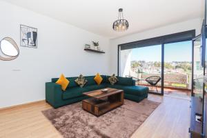 Appart Cosy Corniche Tanger - Grand Balcon et vue dégagée