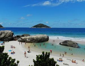 Apartment in Recreio Casa Mar 10 min to the beach, pool, parking space,air conditioning