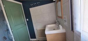 SarahScope - chambre cosy avec salle de bain privée proche Futuroscope