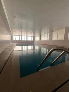 Appartement neuf & moderne avec clim, piscine & balcon,Proche Jemaa el-Fna & Guéliz