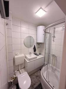 Modern 2BR Apartment Karpoš with Private Parking