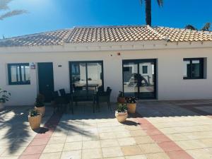 Ferienhaus direkt am Strand mit Terrasse und Meerblick in Torrevieja