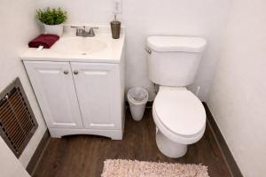 Beautiful Stay Near Downtown in Oleander Sunset
