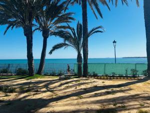 Ferienhaus direkt am Strand mit Terrasse und Meerblick in Torrevieja