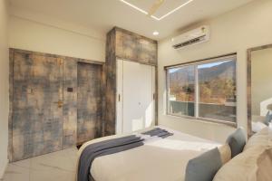 ALAYA STAYS Soulskape Villa 4-BHK With Private Pool ,Sit Out , Terrace and Garden Close to Sahyadri Waterfall