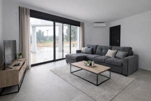 Sani Petra Retreat - Luxury villa in Sani with private pool and large garden
