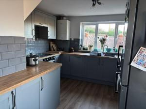 #135 Lux Countryside Retreat with HotTub - Sleeps 6 - Perfect for Contractors and Families - Free Parking