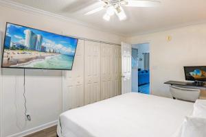 Stunning and Spacious 3 Bedroom House with Fireplace! Steps From the Ocean- Memory at the Sea!