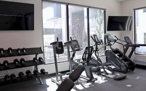 Calm Luxury Living 1BR Retreat Pool, Hot Tub, WiFi