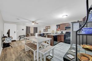 Cozy Home Near Outlets SPI Beach SpaceX Sleeps 9 Game Room Truck Parking