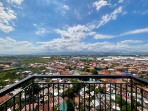 Spacious 1-BR beautiful sunset view near MCIA