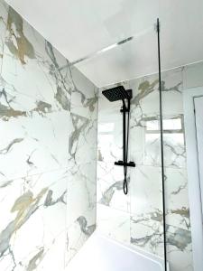 #141 Coastal Apartment Bournemouth Beach - Sleeps 8 - Perfect for Contractors and Families